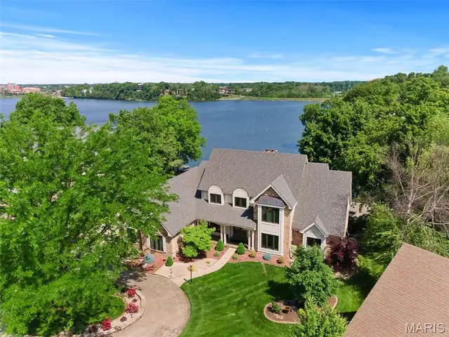 Waterfront home at 27 Holloway Ct
