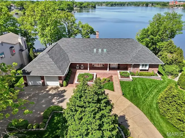 27 Lake Forest Dr, alternate view