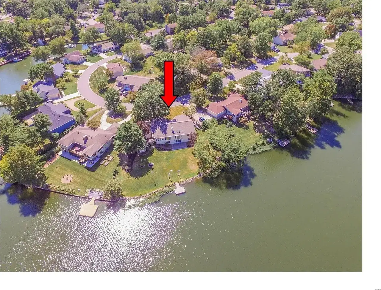 32 Burgundy Ct, alternate view