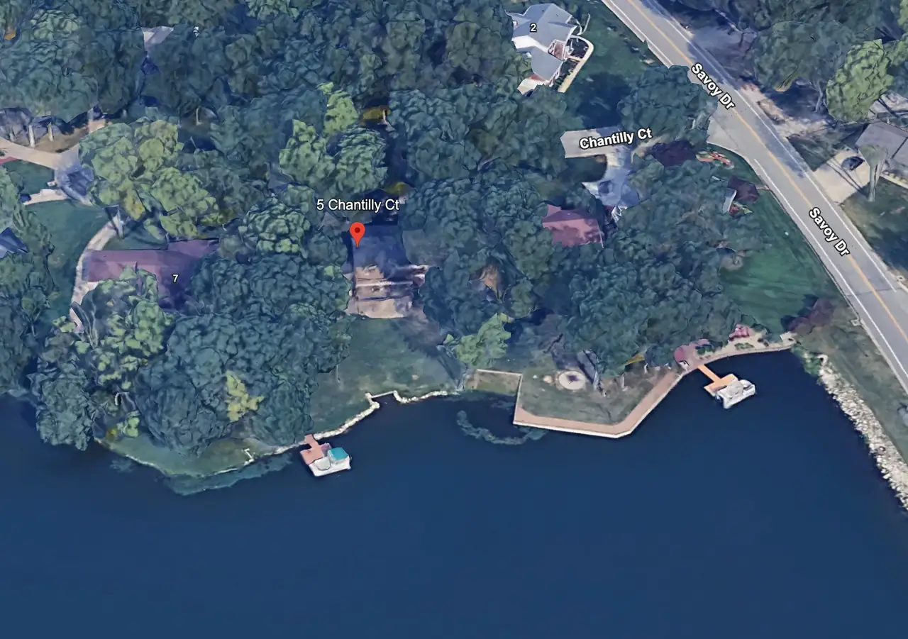 Waterfront home at 5 Chantilly Ct