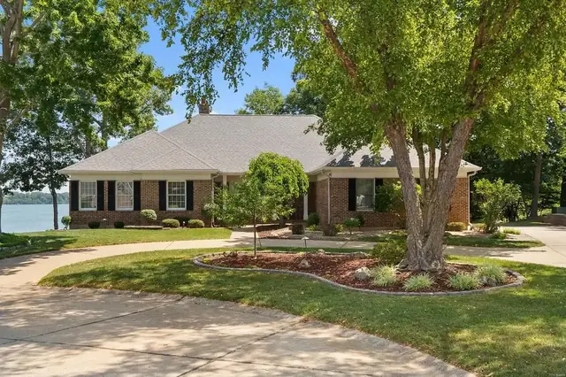 Waterfront home at 3014 Isleview Key